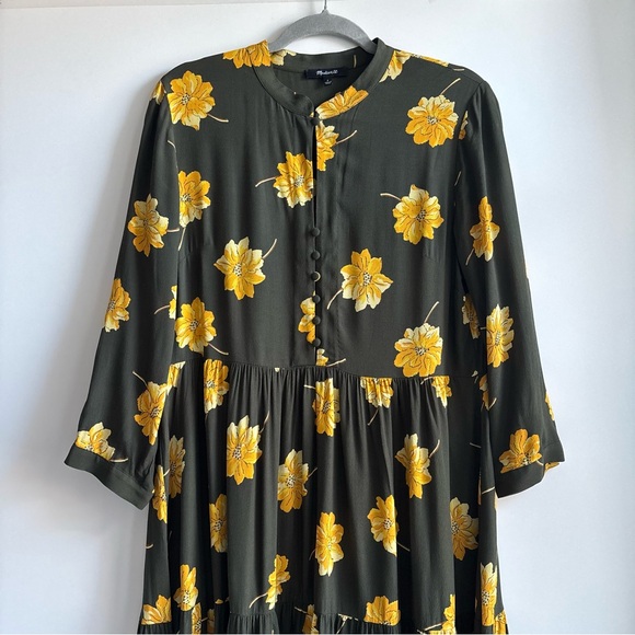 Madewell Button-Front Tier Dress in Fall Flowers
Effie Floral Dried Olive Small - Picture 3 of 17